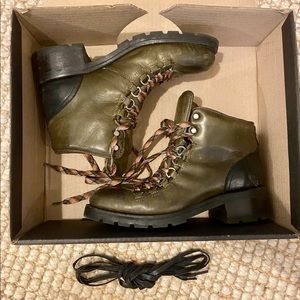 Frye lace up boots, hunter/moss green with lumber Jack laces